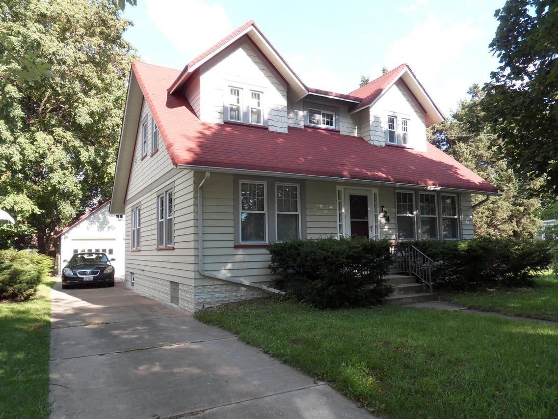 724 Bangs St., Aurora, IL 60505