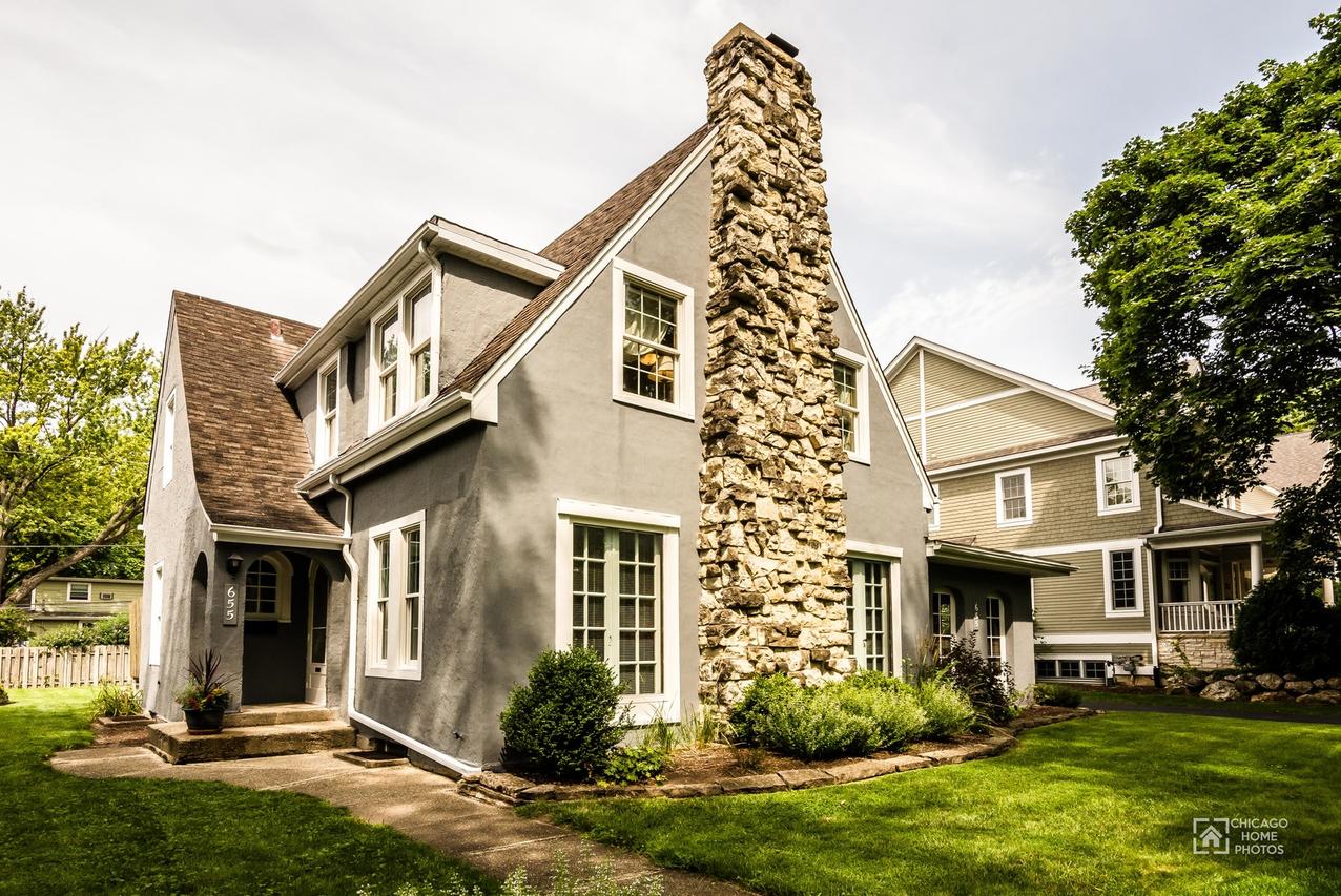 655 N Webster St., Naperville, IL 60563