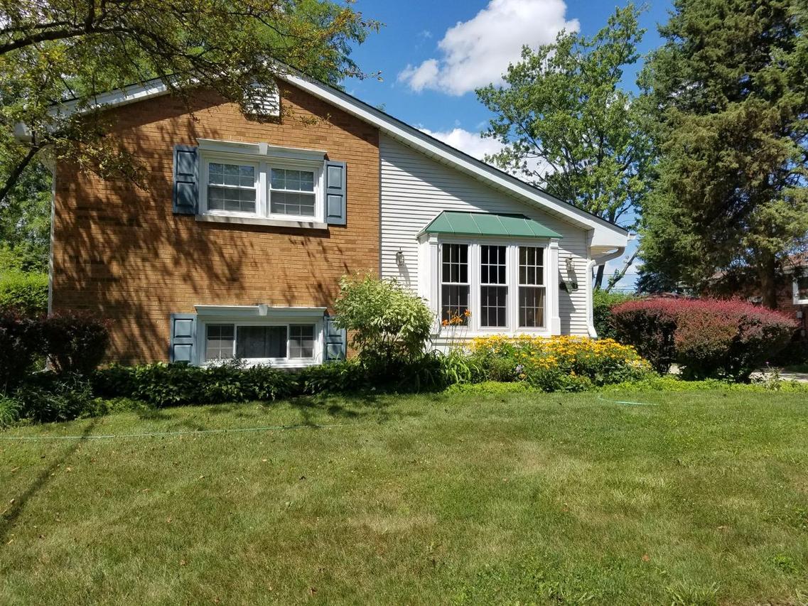 106 S Reuter Dr., Arlington Heights, IL 60005