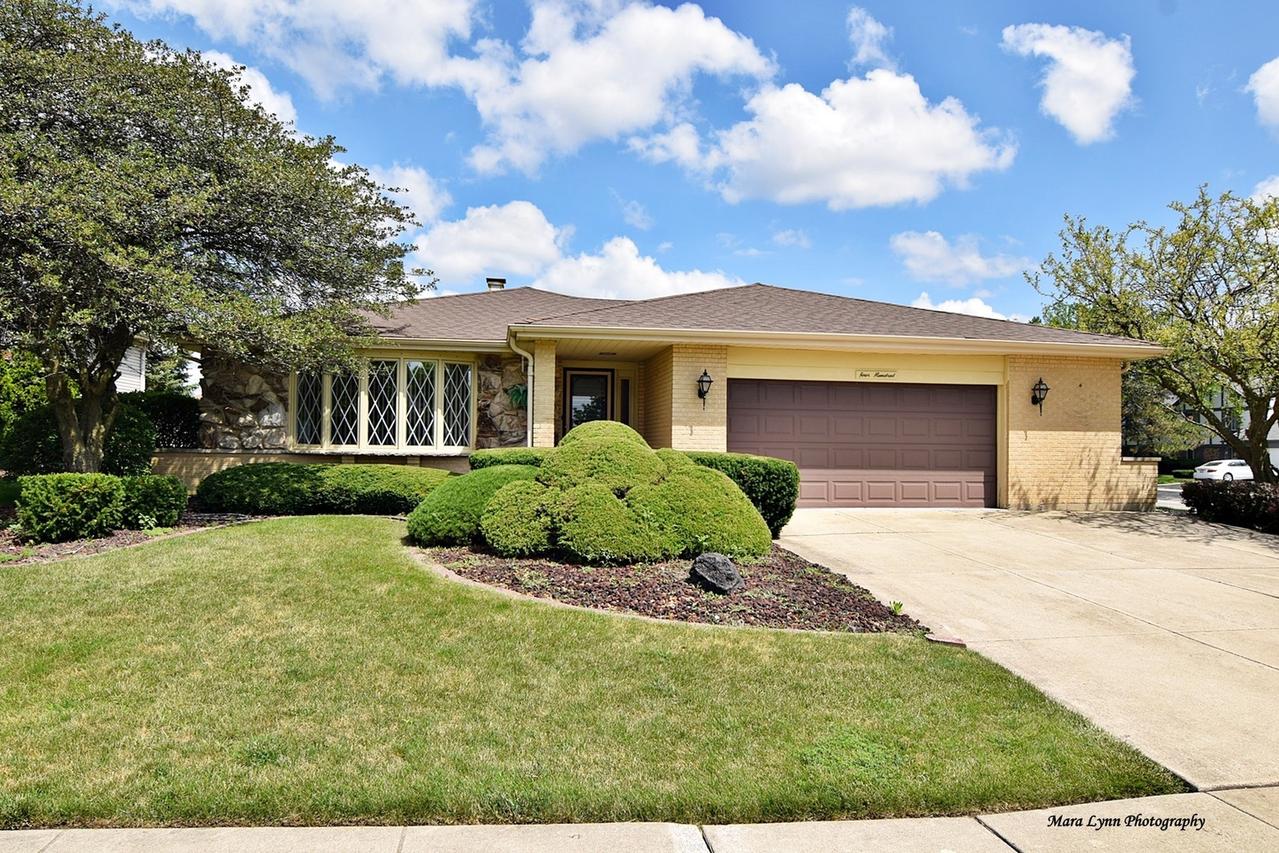 400 Tracey Ct., Westmont, IL 60559