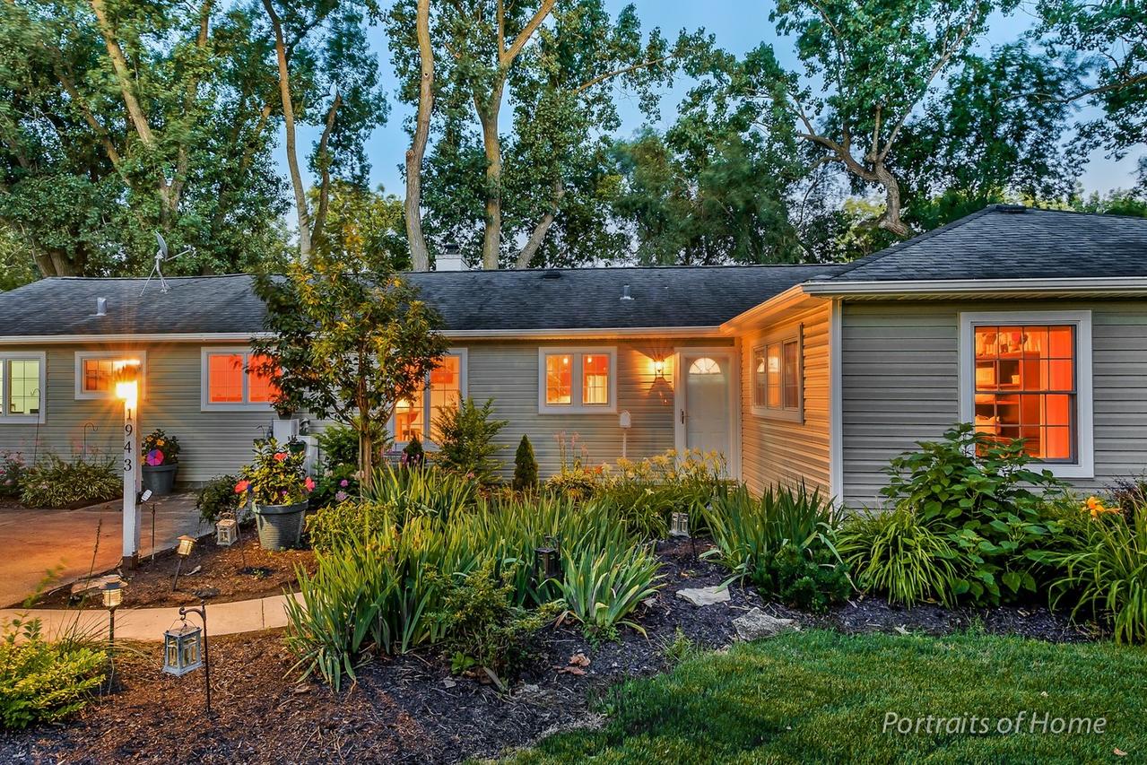 1943 Paddock Ln., Wheaton, IL 60187