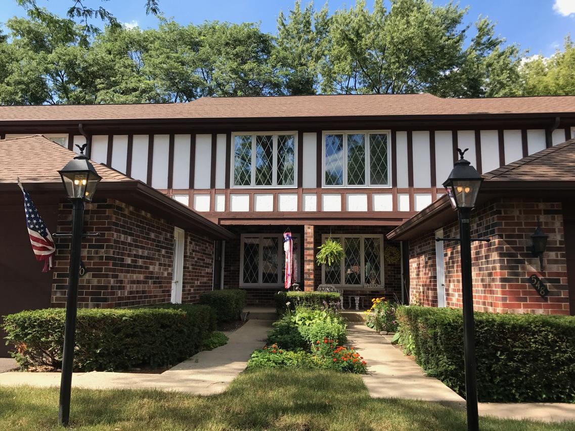 550 Woodmar Ter., Crystal Lake, IL 60014