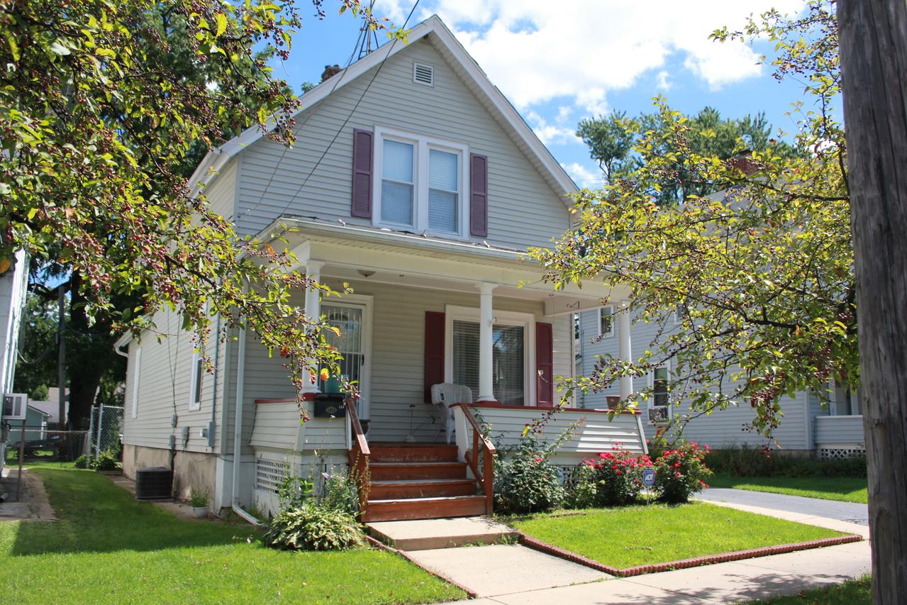 112 Seminary Ave., Aurora, IL 60505