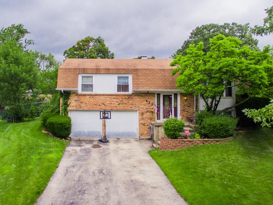 622 Derbyshire Ln., Bolingbrook, IL 60440