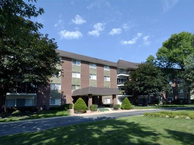 1030 S Fernandez Ave. #2A, Arlington Heights, IL 60005