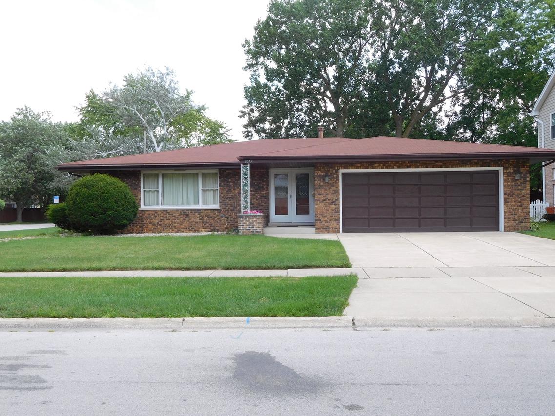 10837 S Kenneth Ave., Oak Lawn, IL 60453