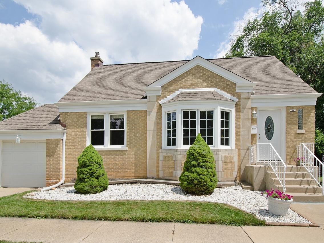 1641 Ash St., Des Plaines, IL 60018