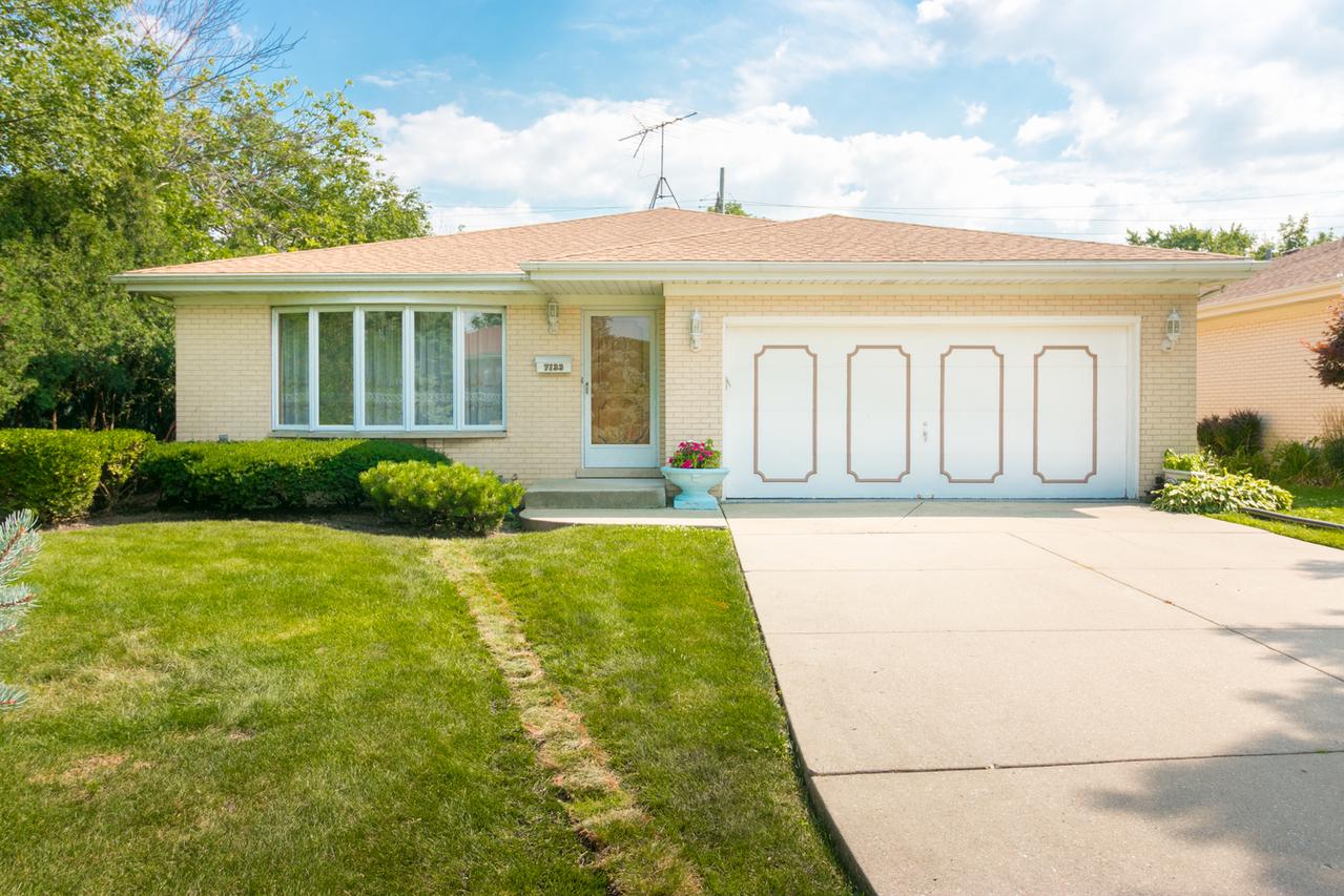 7133 W Oakton Ct., Niles, IL 60714