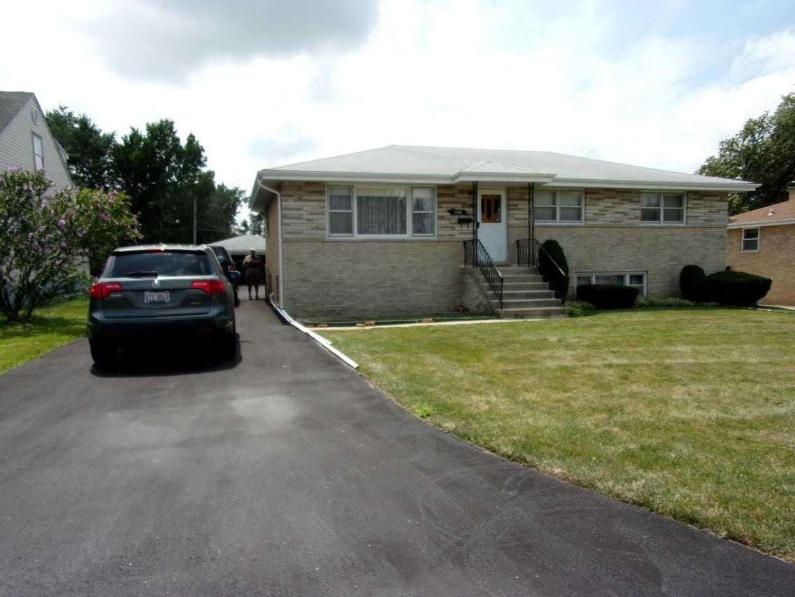 7438 Maplewood Dr., Justice, IL 60458