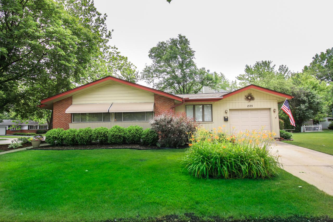 1535 N Walnut Ave., Arlington Heights, IL 60004