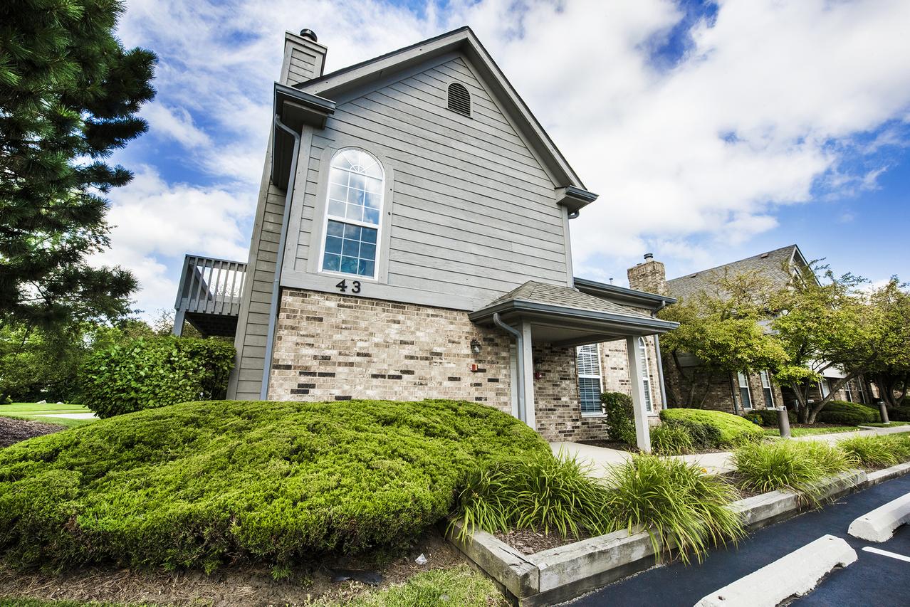 43 Foxcroft Rd. #139, Naperville, IL 60565