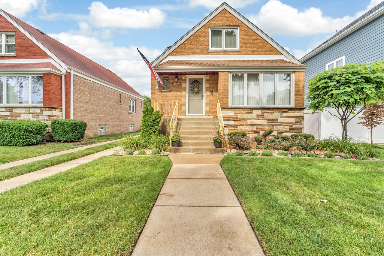 5616 S Natoma Ave., Chicago, IL 60638