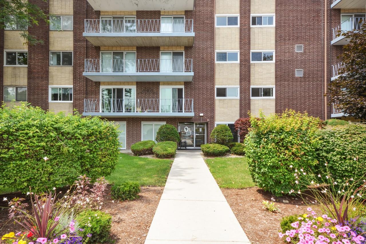 2900 Maple Ave. #24C, Downers Grove, IL 60515