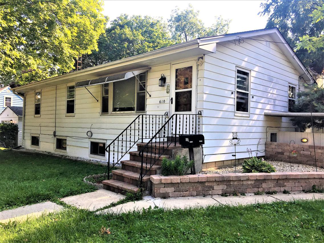 610 N 10th St., Dekalb, IL 60115