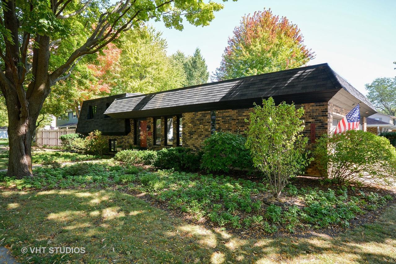 1226 S 6th St., St. Charles, IL 60174