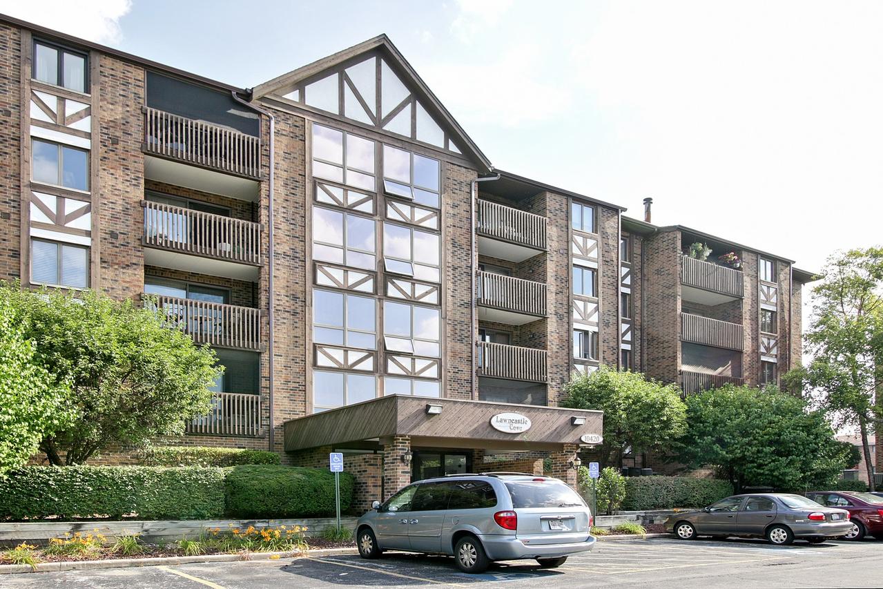 10420 Circle Dr. #45B, Oak Lawn, IL 60453