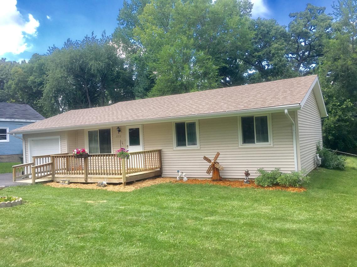 1712 W Oakleaf Dr., Mchenry, IL 60051