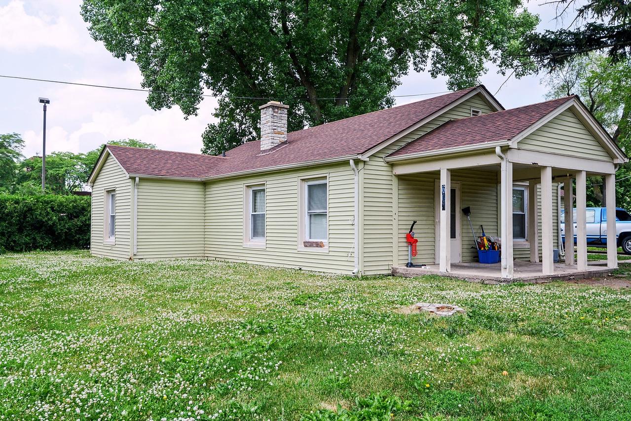 601 Old Indian Tr., Aurora, IL 60506