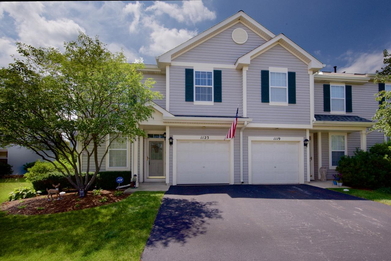 1123 Whispering Hills Dr., Naperville, IL 60540