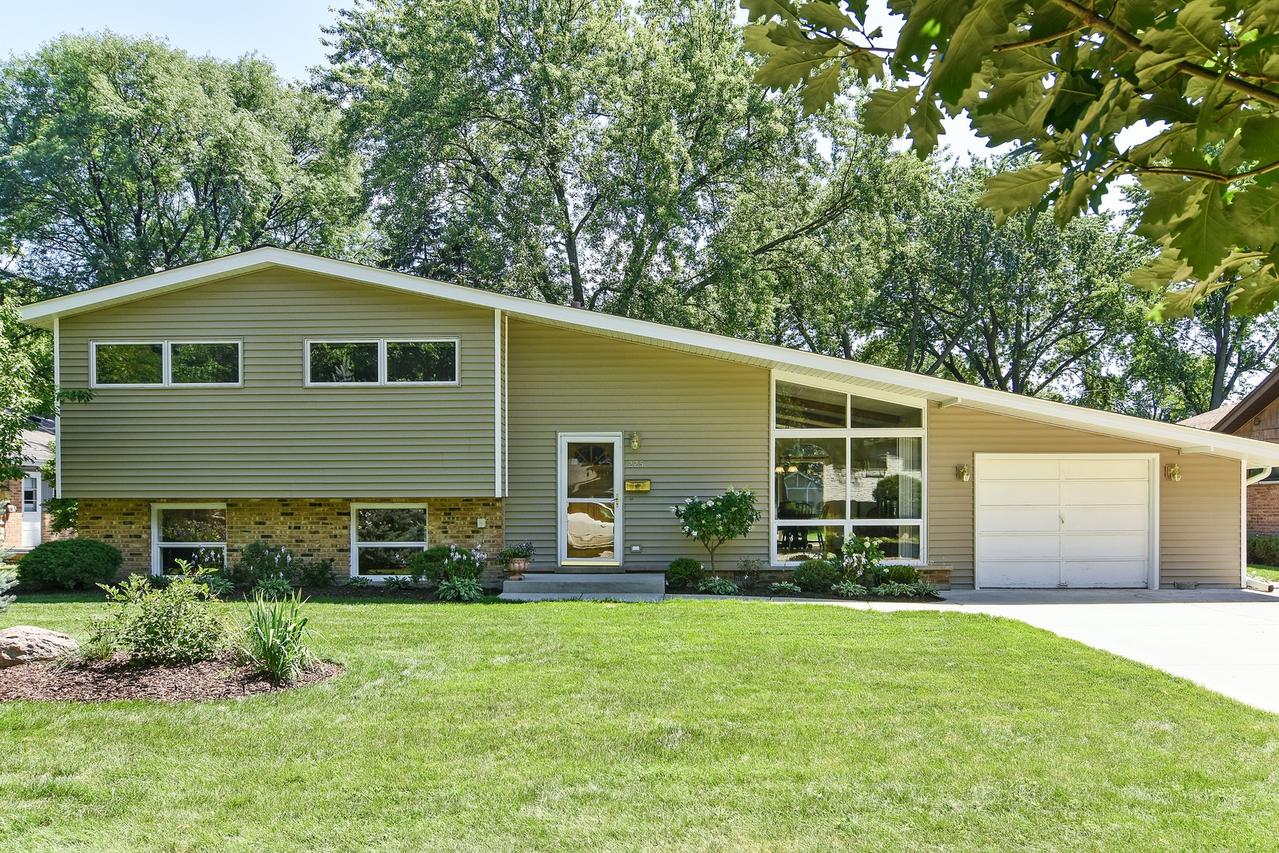 225 W Kenilworth Ave., Palatine, IL 60067