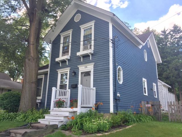 126 Raymond Ave., Barrington, IL 60010