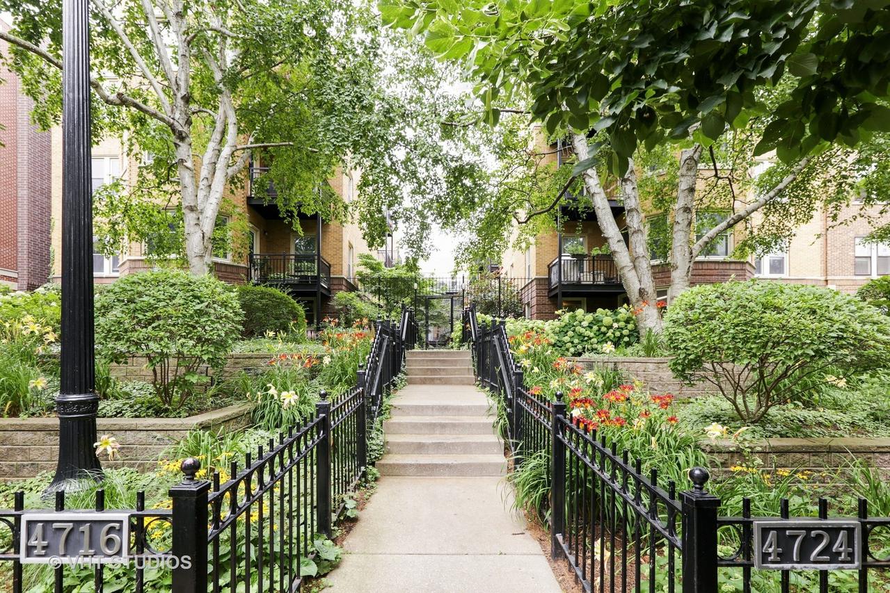 4722 N Beacon St. #2E, Chicago, IL 60640