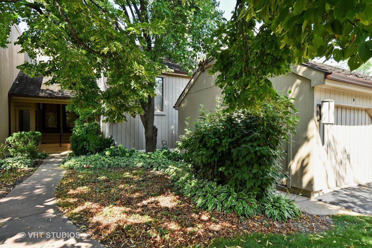 78 Foxwood Ln. #D, Lake Barrington, IL 60010