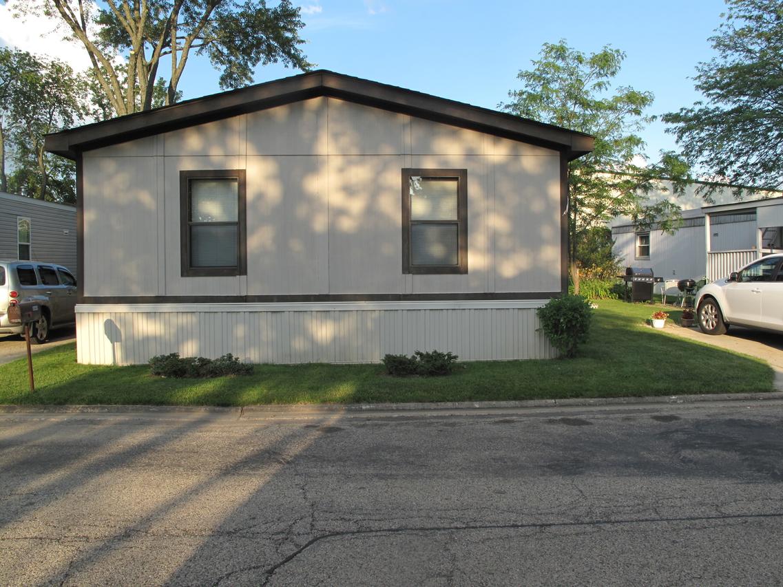 240 Newhouse Ln., Round Lake Park, IL 60073