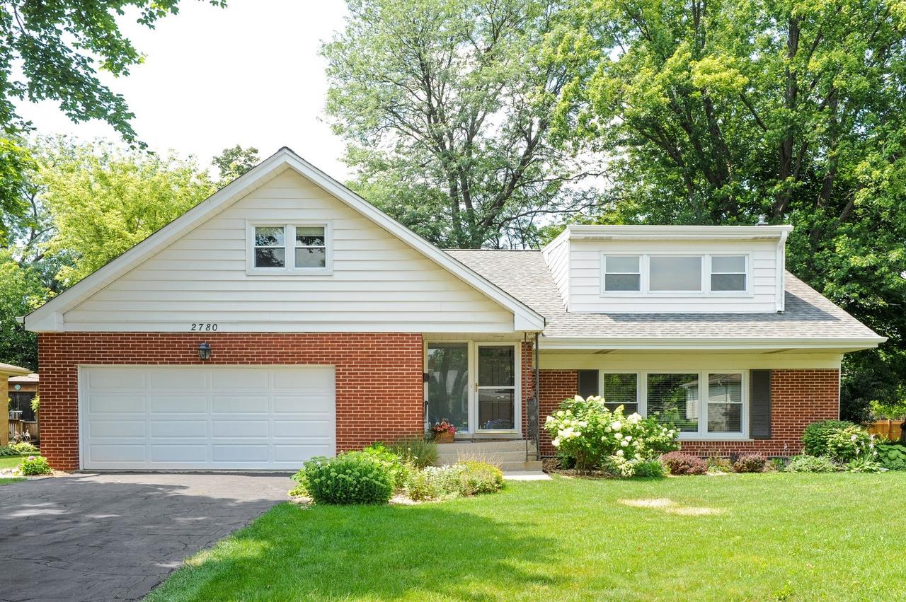 2780 Appletree Ln., Northbrook, IL 60062