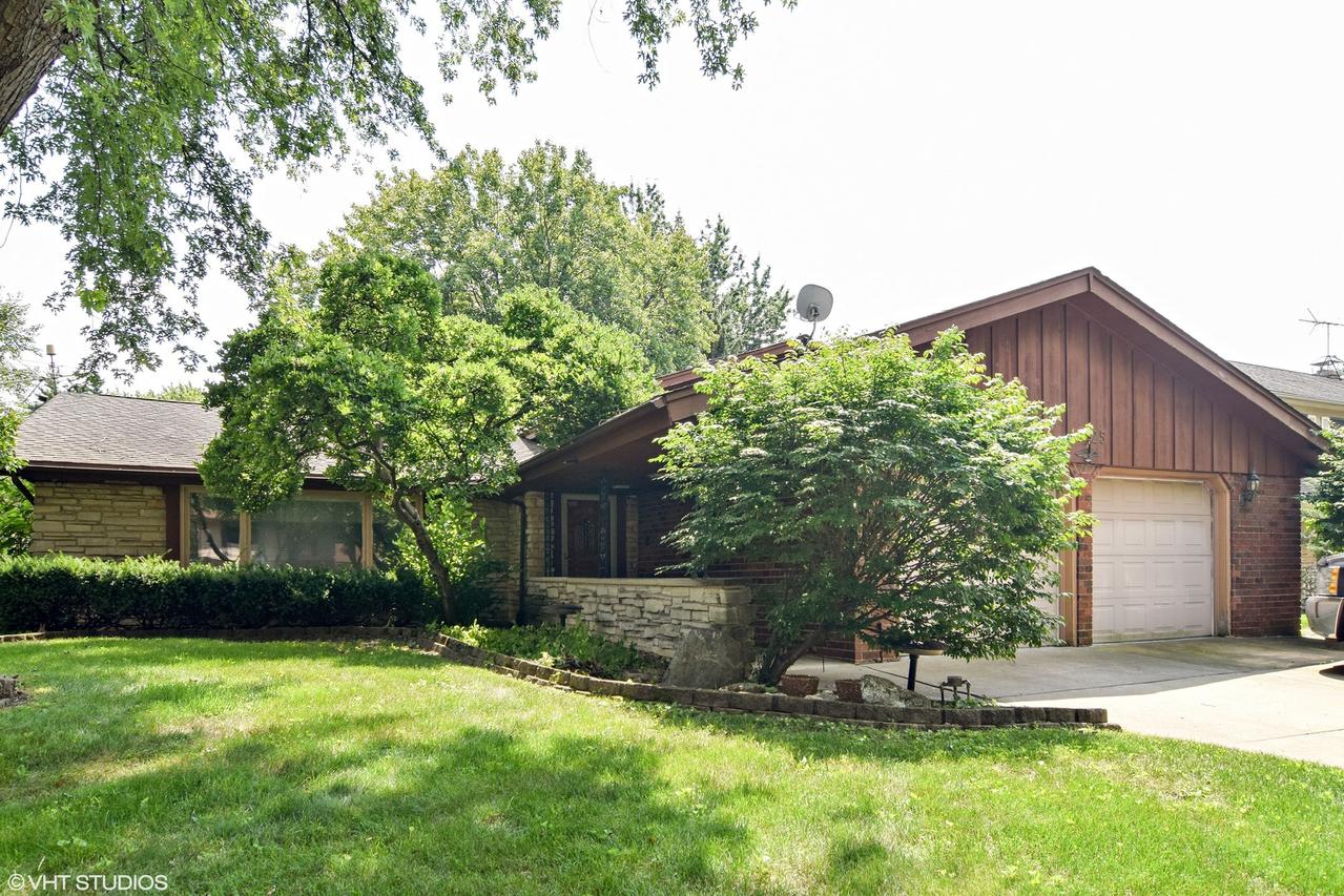 1625 Valley View Dr., Schaumburg, IL 60193