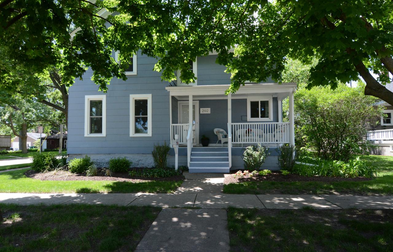 202 Richards St., Geneva, IL 60134