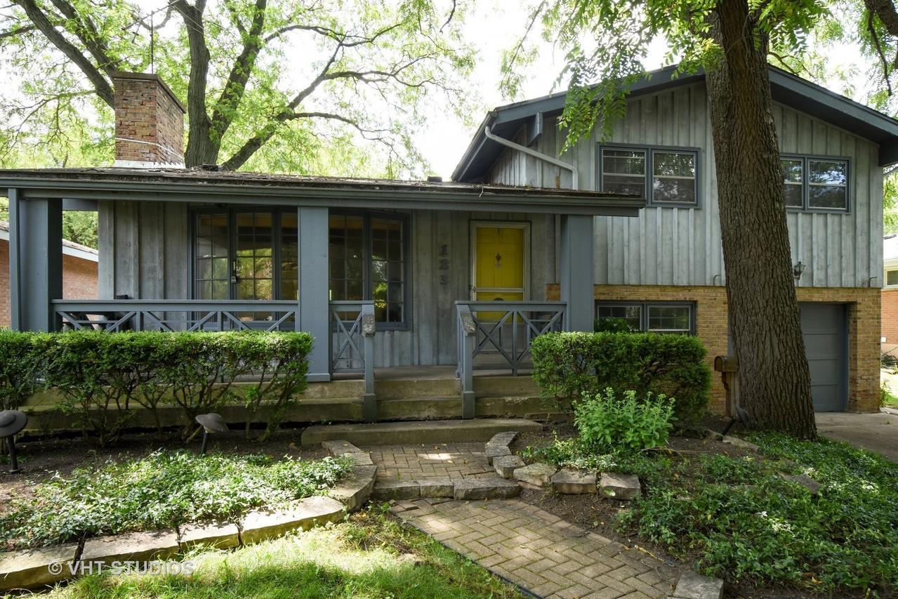 123 Sturtz St., Barrington, IL 60010