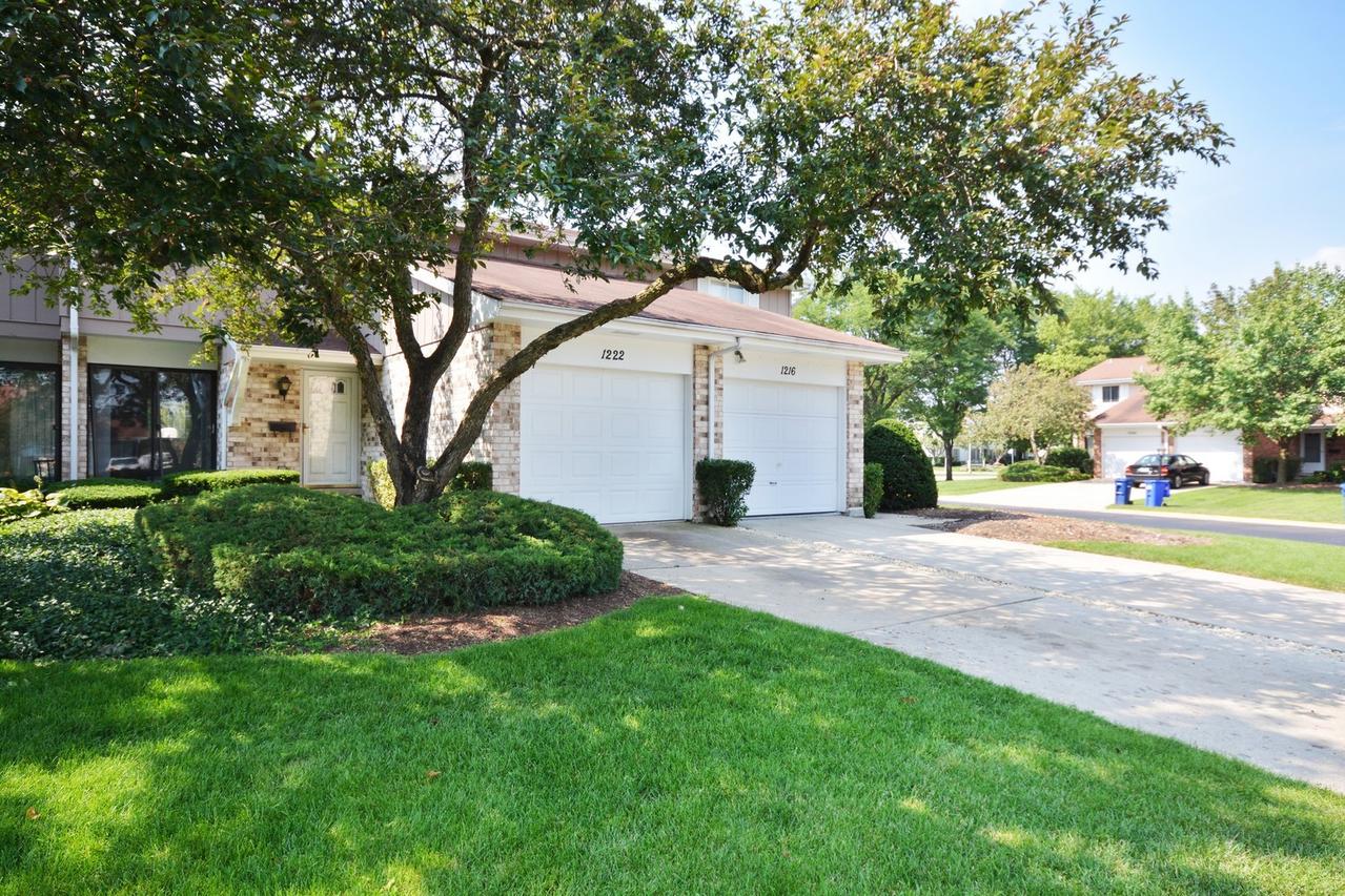 1222 Exeter Ct., Wheaton, IL 60189