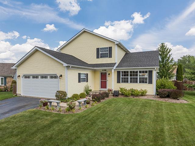 1098 Spring Valley Dr., Carol Stream, IL 60188