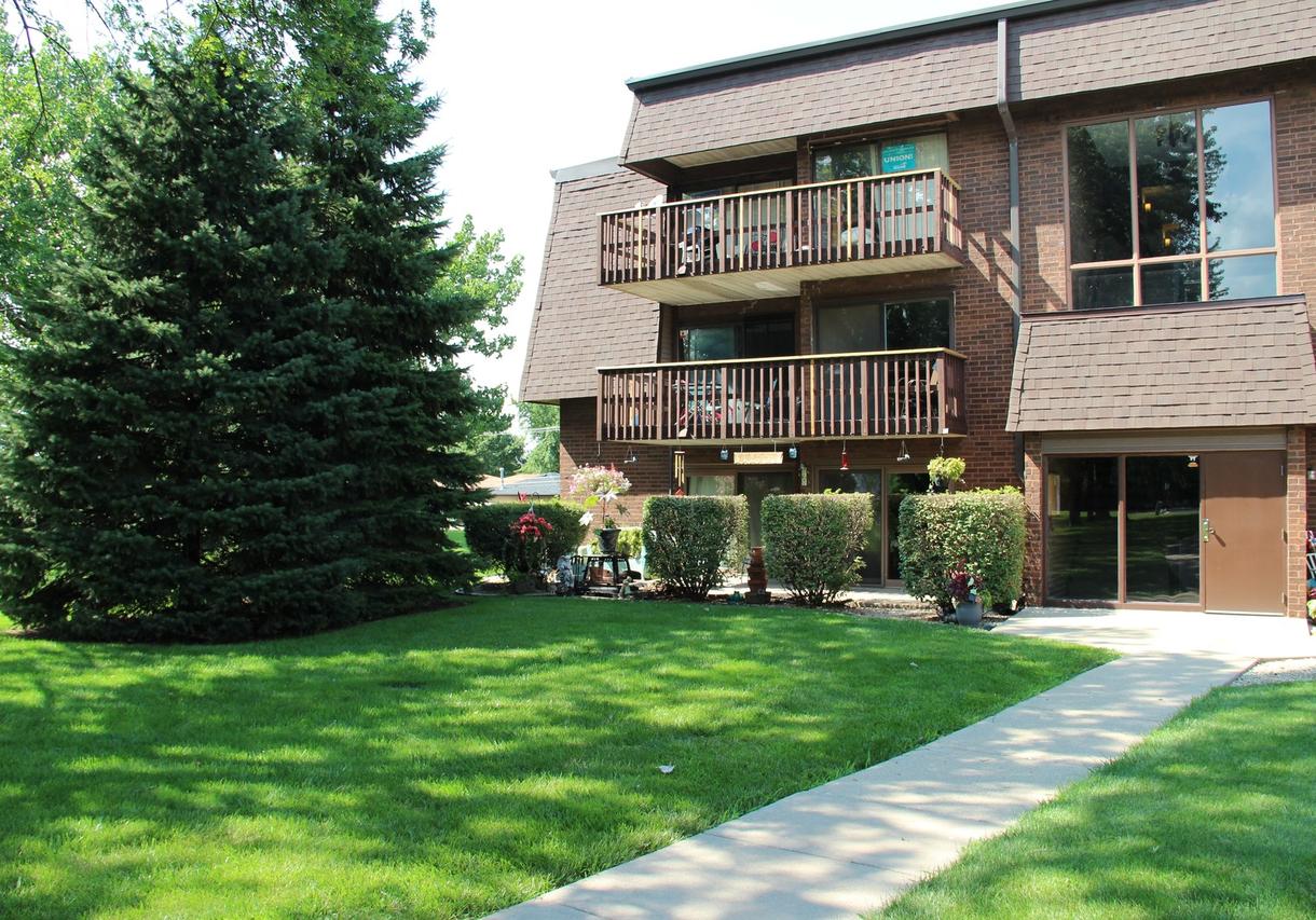 1619 Richmond Cir. #107, Joliet, IL 60435
