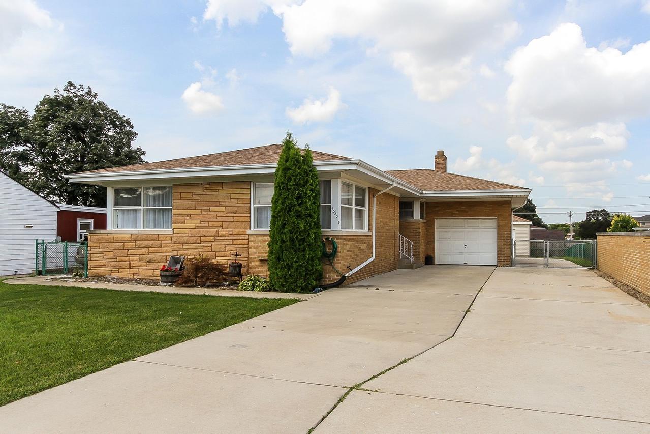 5520 N Canfield Ave., Norwood Park Township, IL 60656