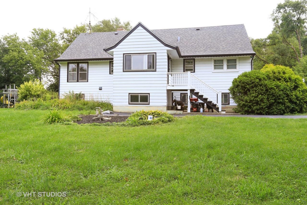 27570 Langley Ct., Island Lake, IL 60042