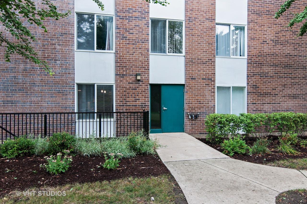 5S040 Pebblewood Ln. #W105, Naperville, IL 60563