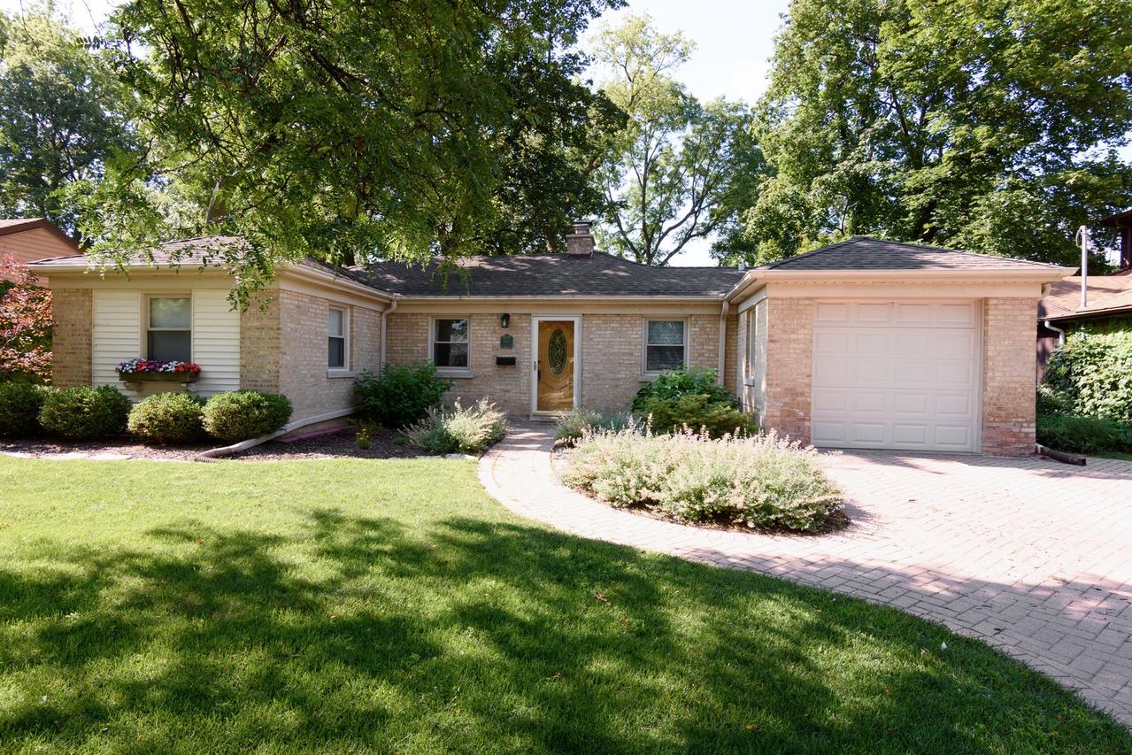 905 E Euclid Ave., Arlington Heights, IL 60004