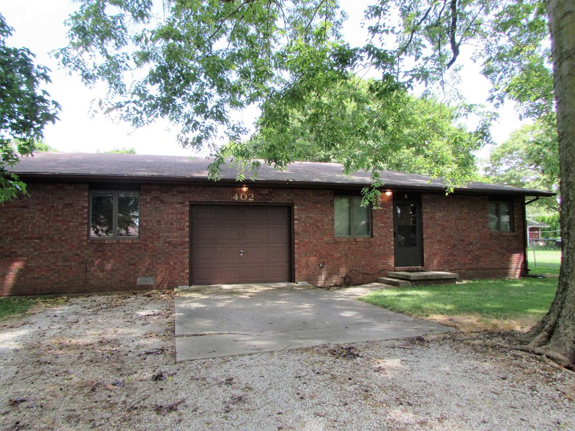 402 S White St., Sidney, IL 61877