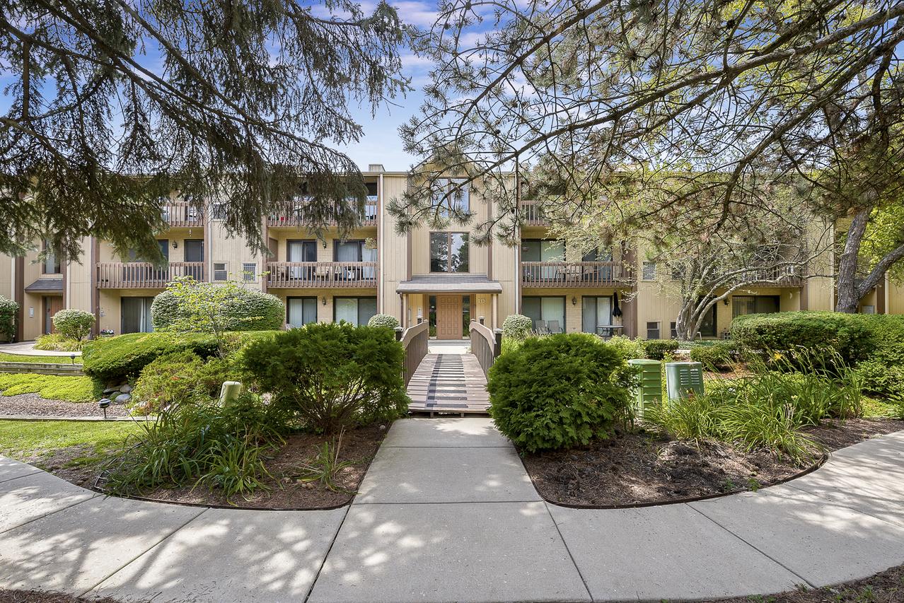 123 Olesen Dr. #3L, Naperville, IL 60540