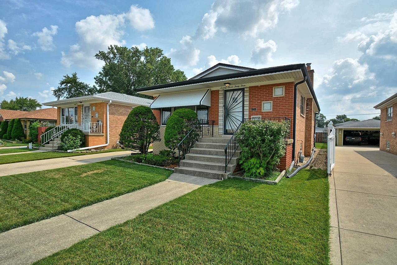 7733 Rutherford Ave., Burbank, IL 60459