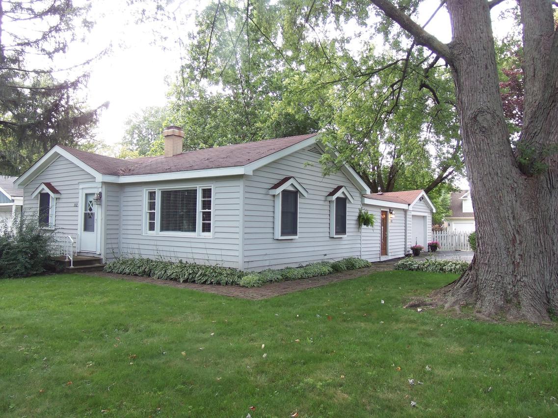102 Iris Rd., Darien, IL 60561