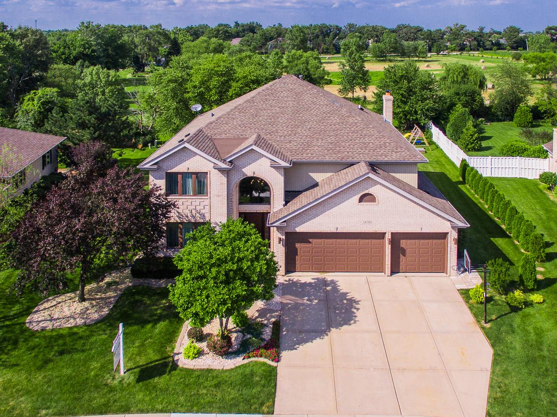 14795 Ashford Dr., Lemont, IL 60439
