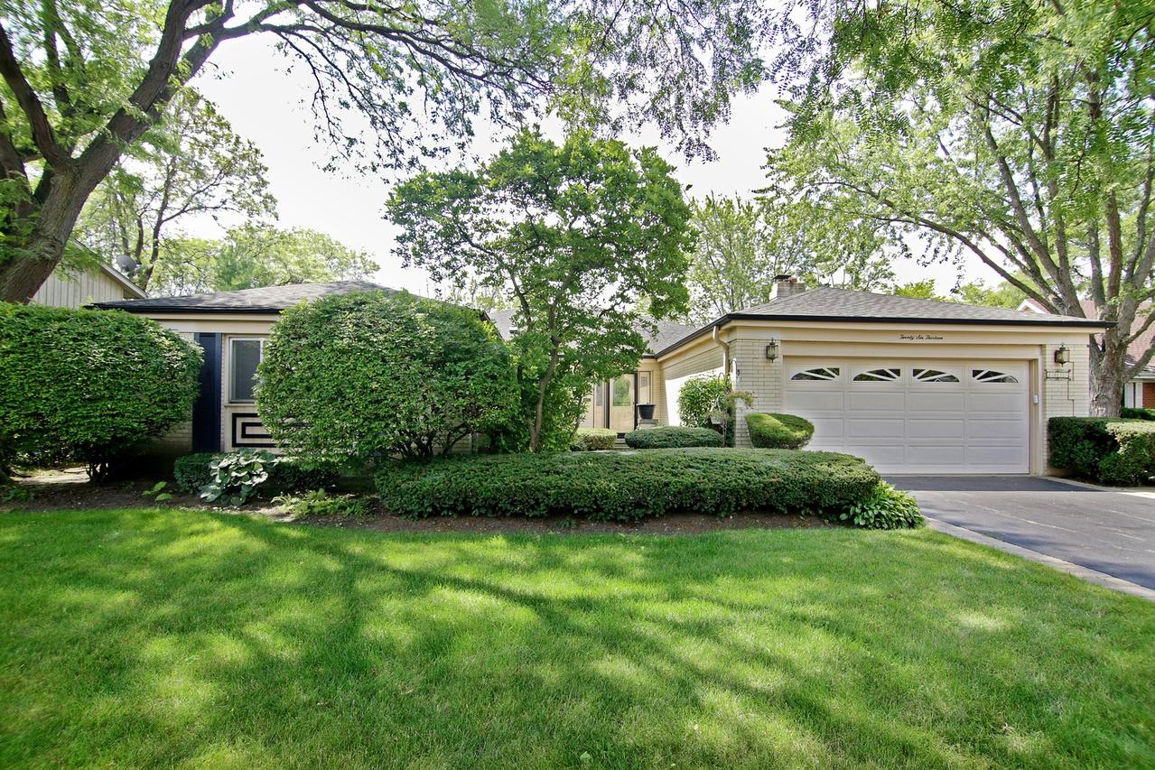 2613 Mulberry Ln., Northbrook, IL 60062