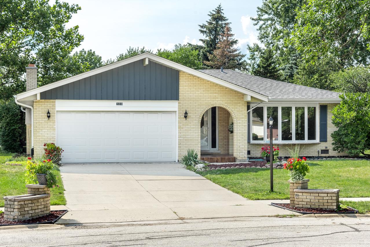 7210 Bayberry Ln., Darien, IL 60561