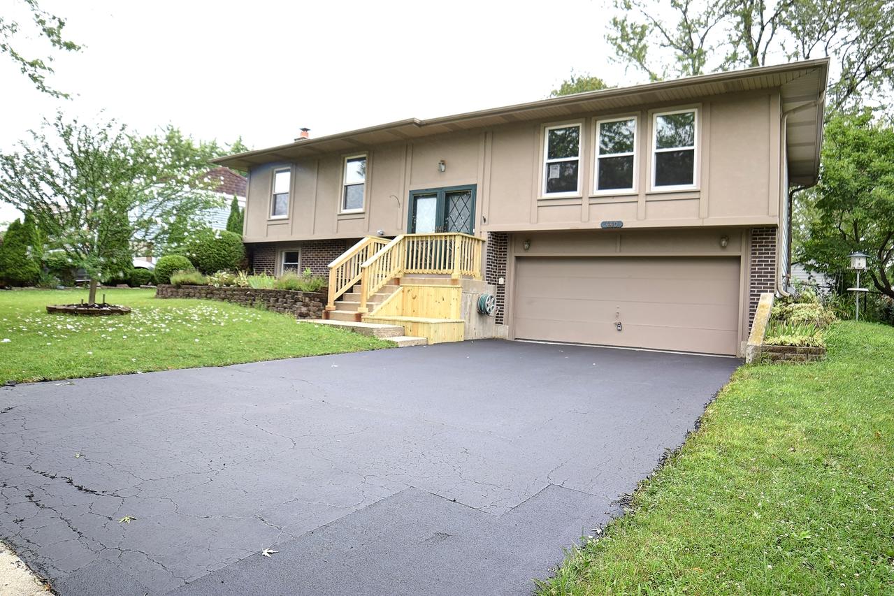 440 Falcon Ridge Way, Bolingbrook, IL 60440