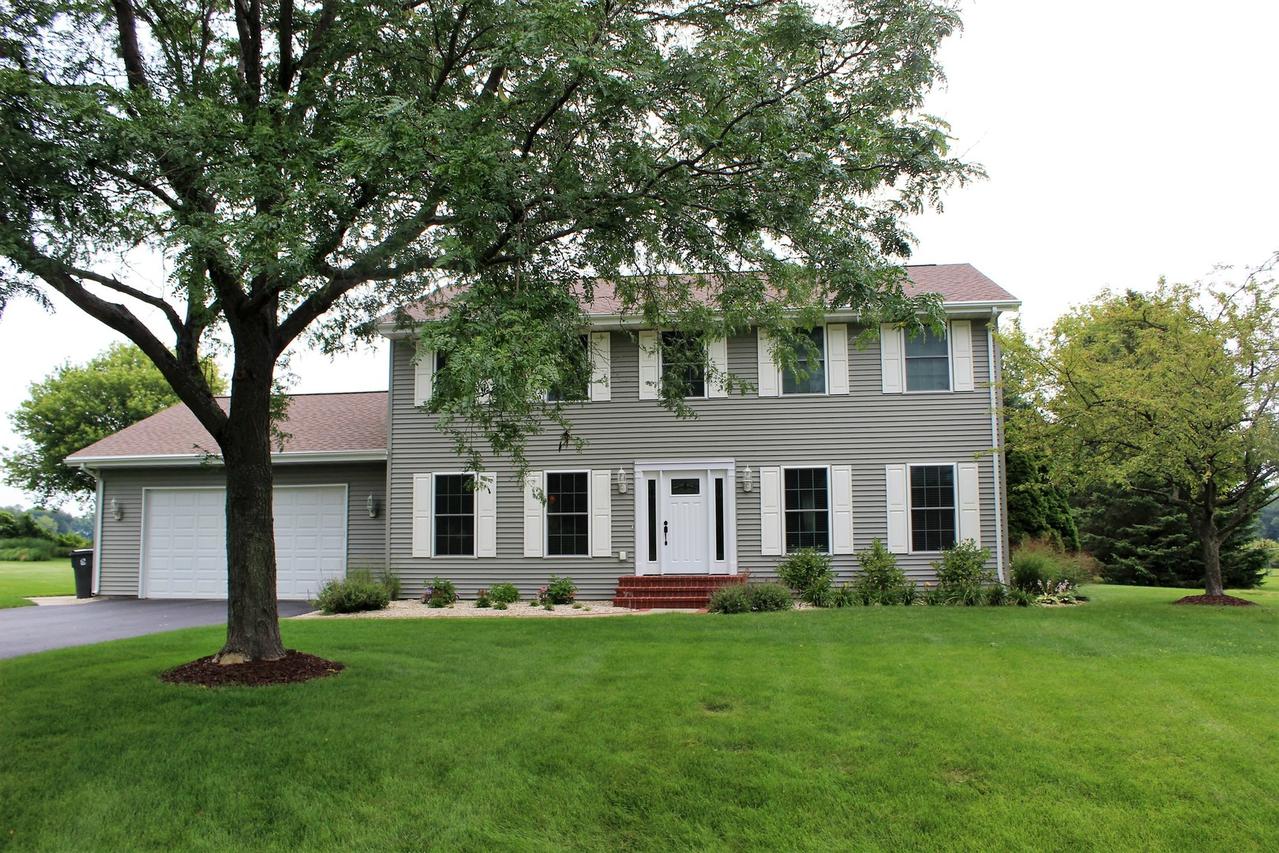 12091 Whispering Winds Dr., Roscoe, IL 61073