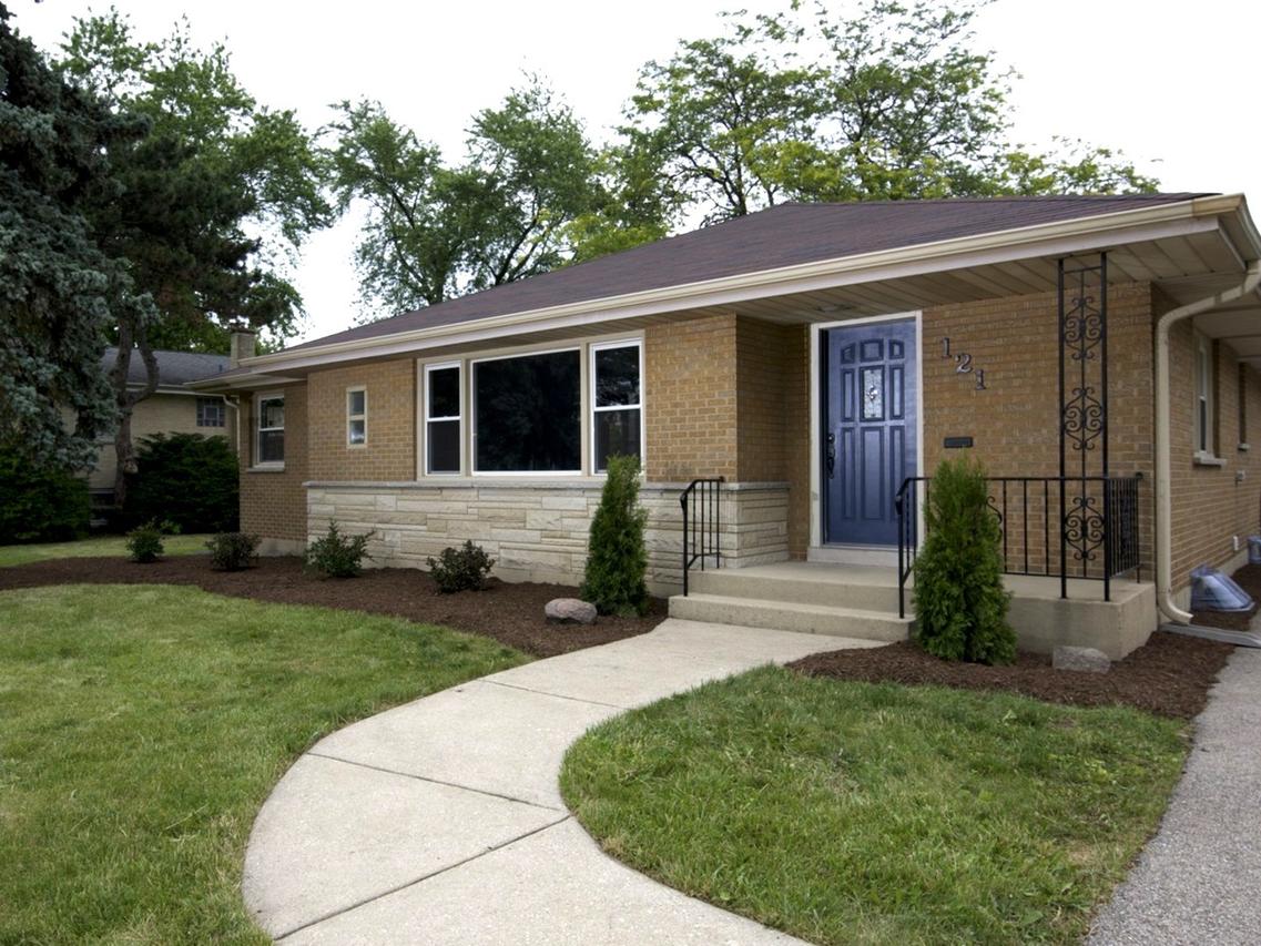 121 N Iowa Ave., Addison, IL 60101