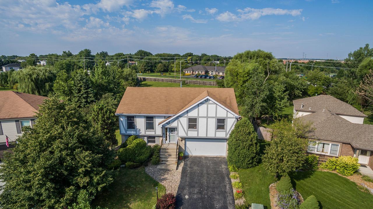 7921 W Carrie Ct., Frankfort, IL 60423